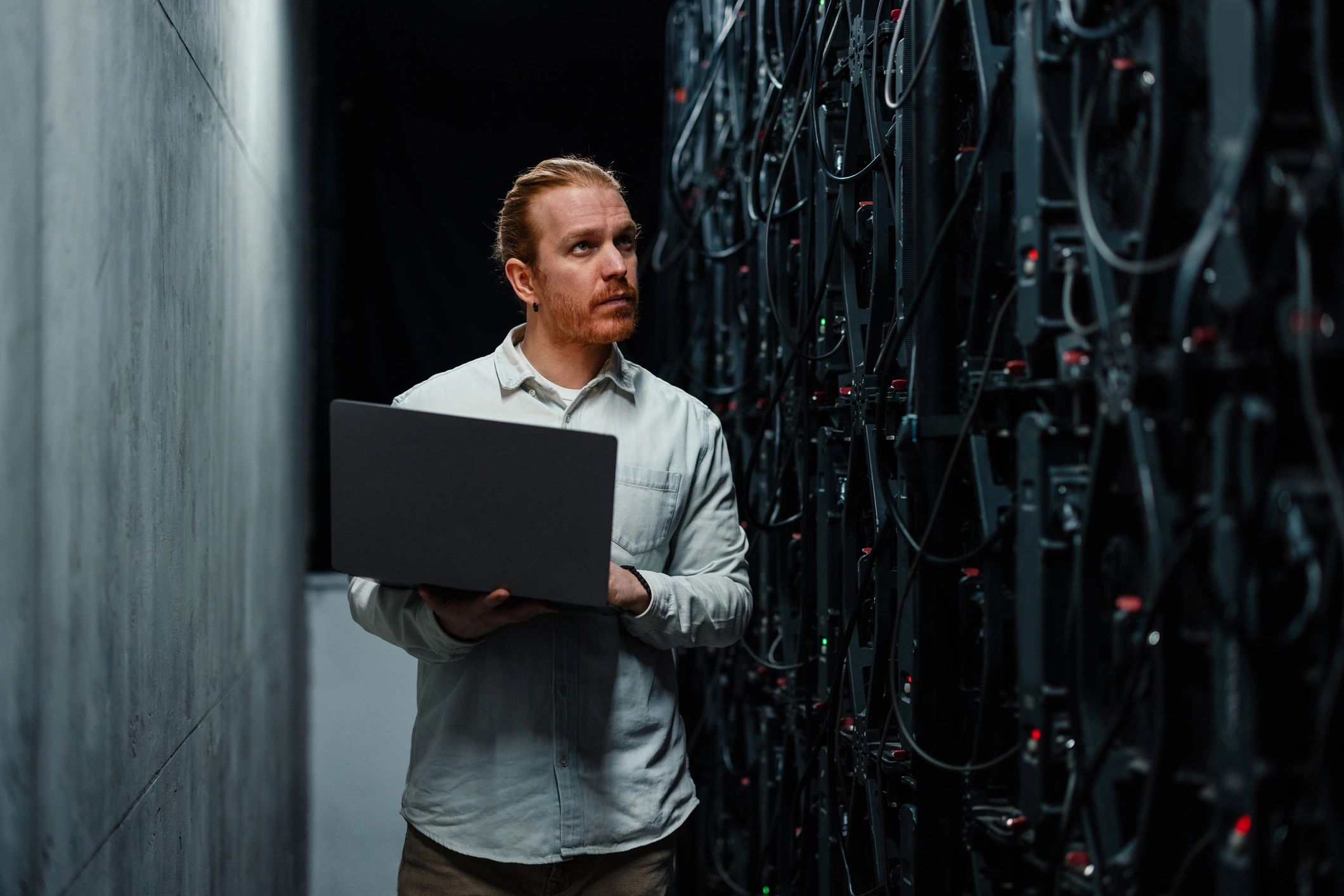 engineer working with cloud technology
